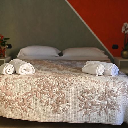 La Gloria Rho Private Rooms Only المظهر الخارجي الصورة