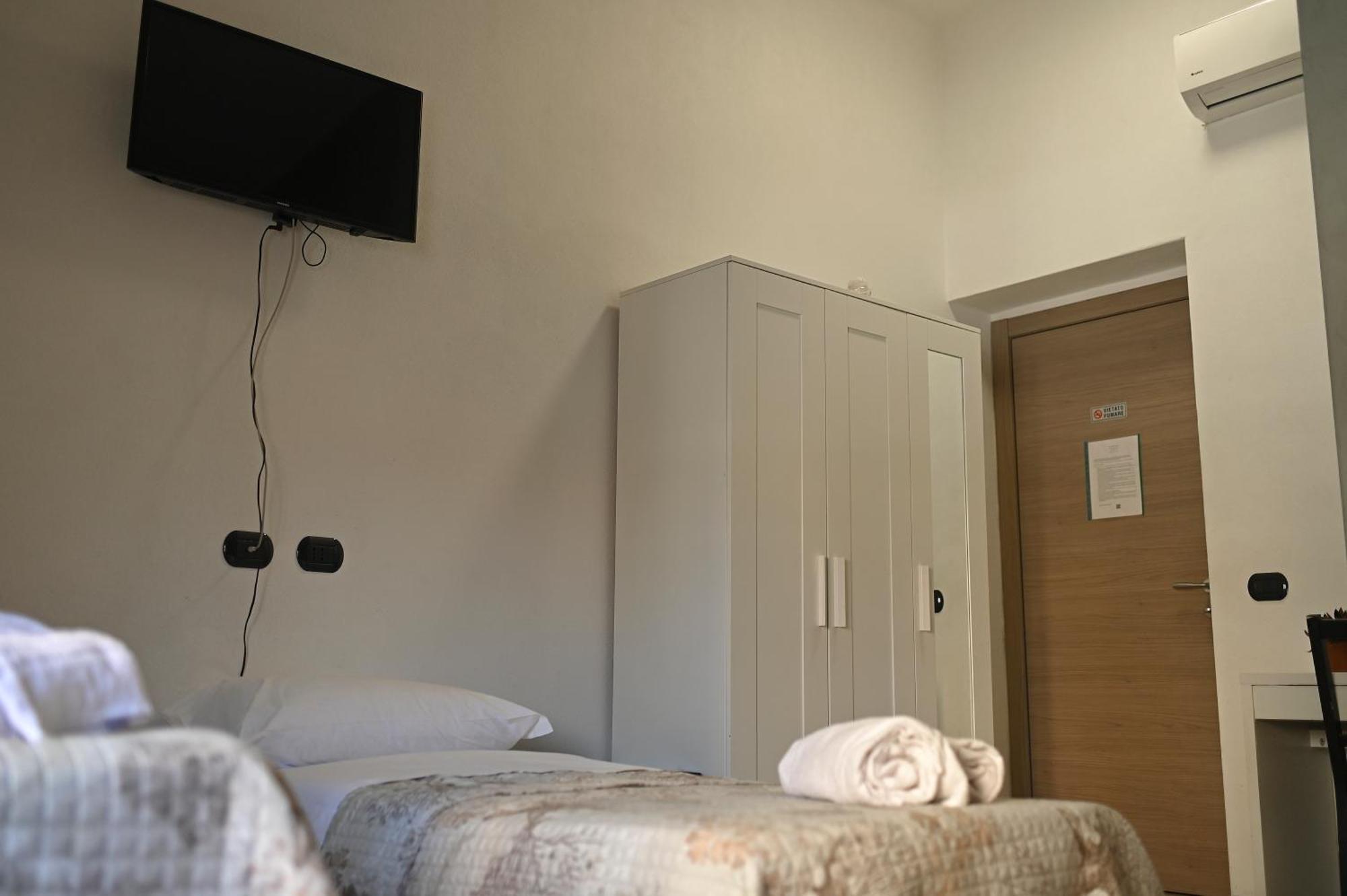 La Gloria Rho Private Rooms Only المظهر الخارجي الصورة