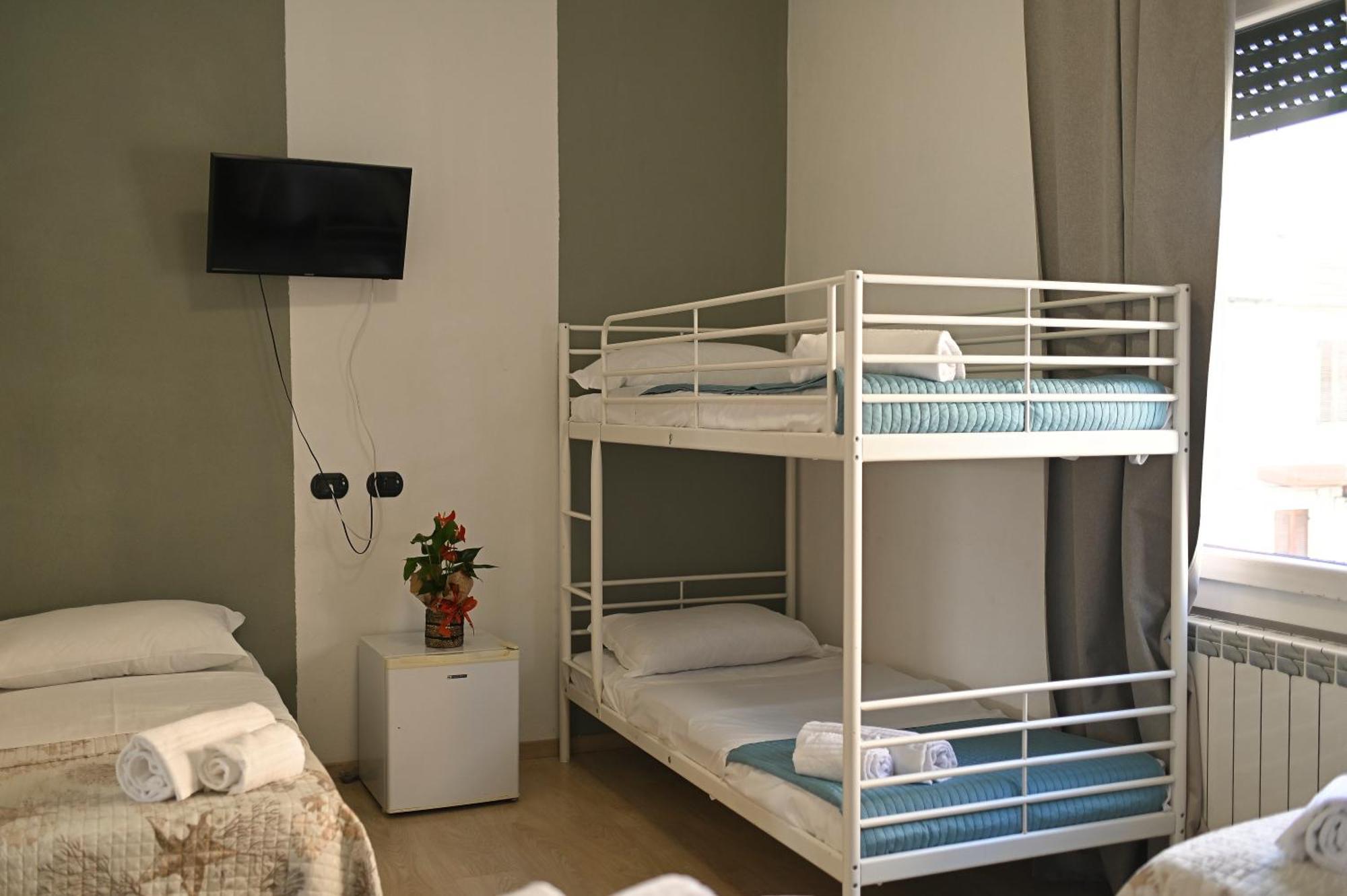 La Gloria Rho Private Rooms Only المظهر الخارجي الصورة
