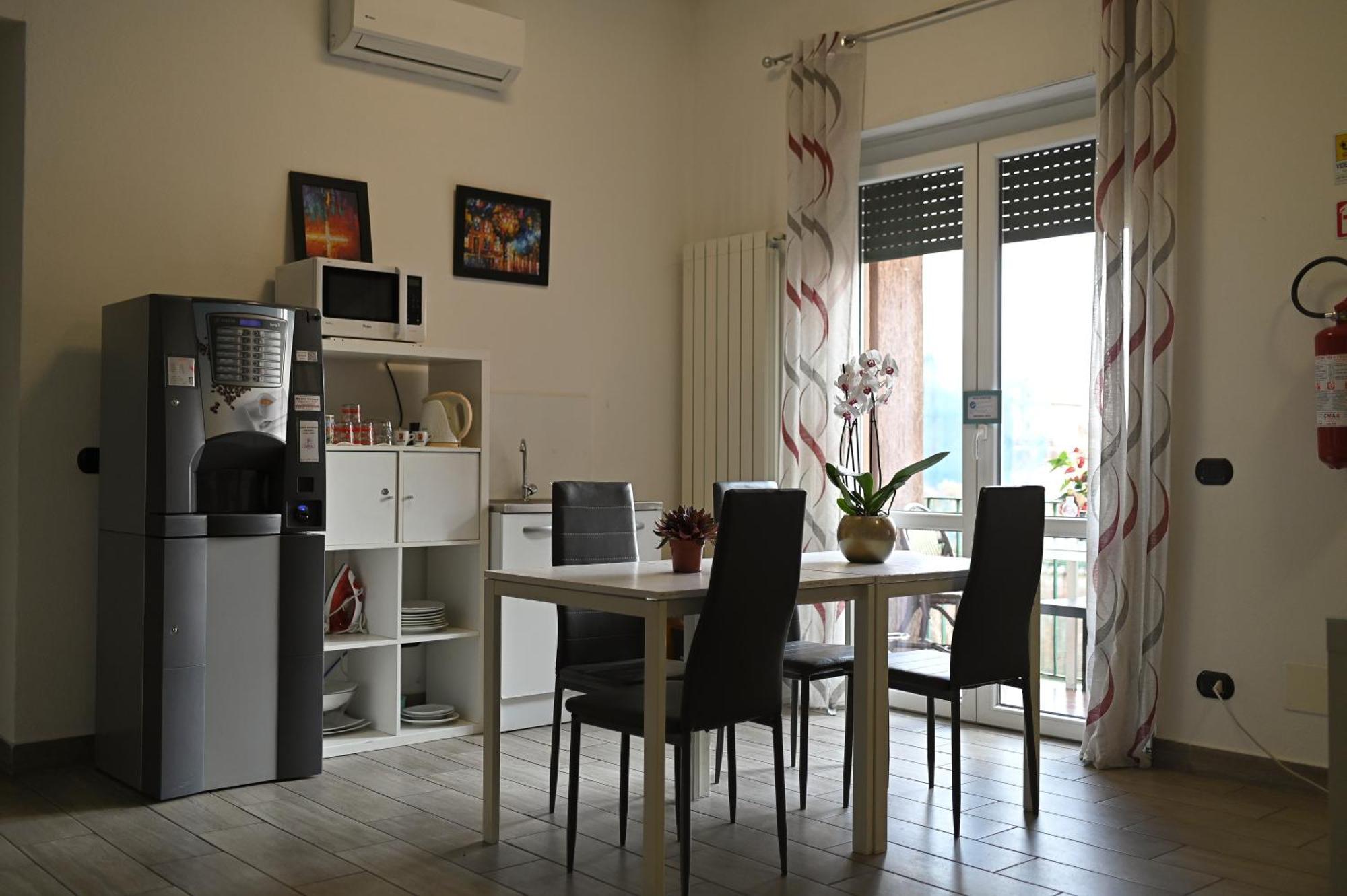 La Gloria Rho Private Rooms Only المظهر الخارجي الصورة