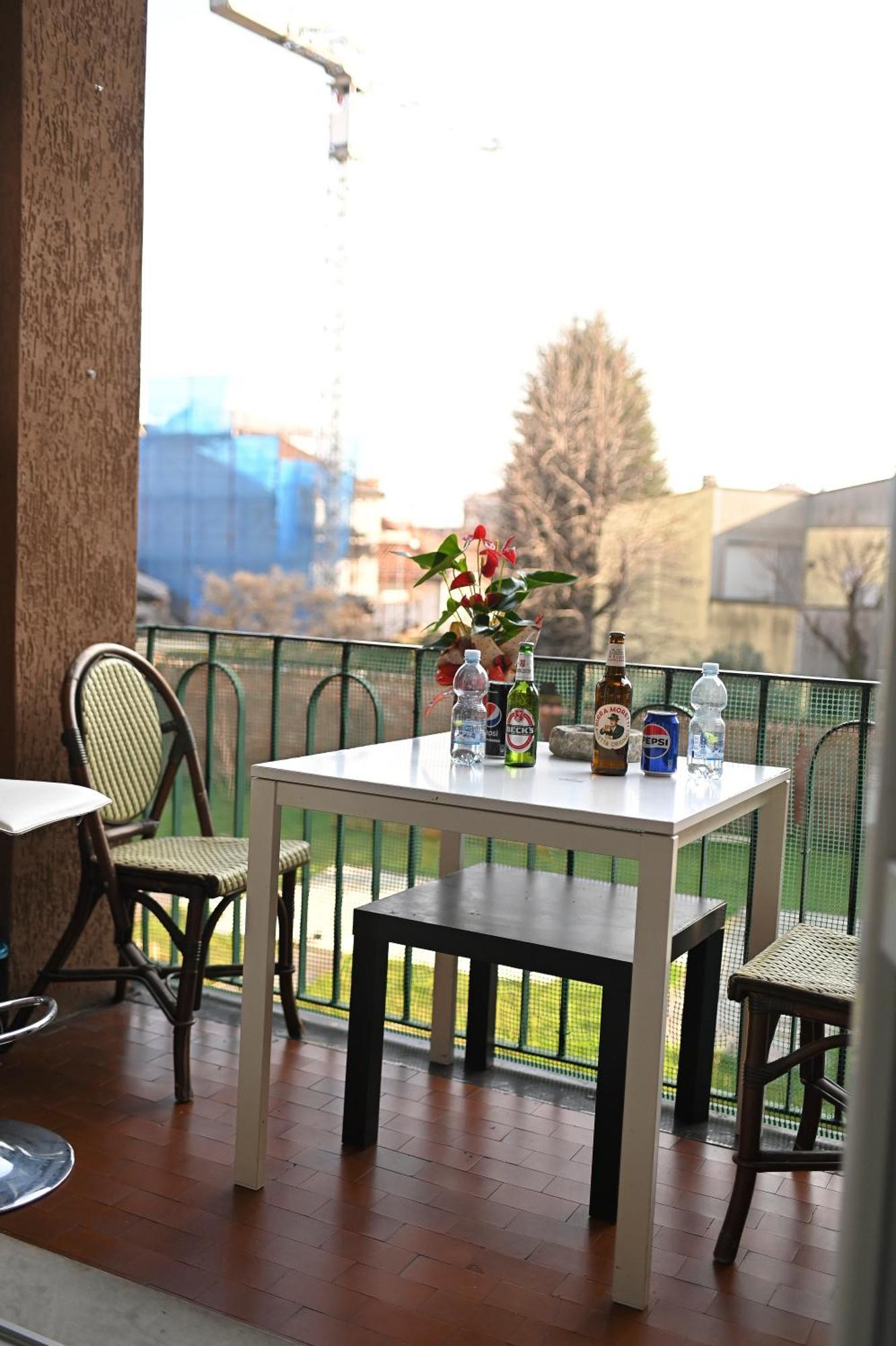 La Gloria Rho Private Rooms Only المظهر الخارجي الصورة