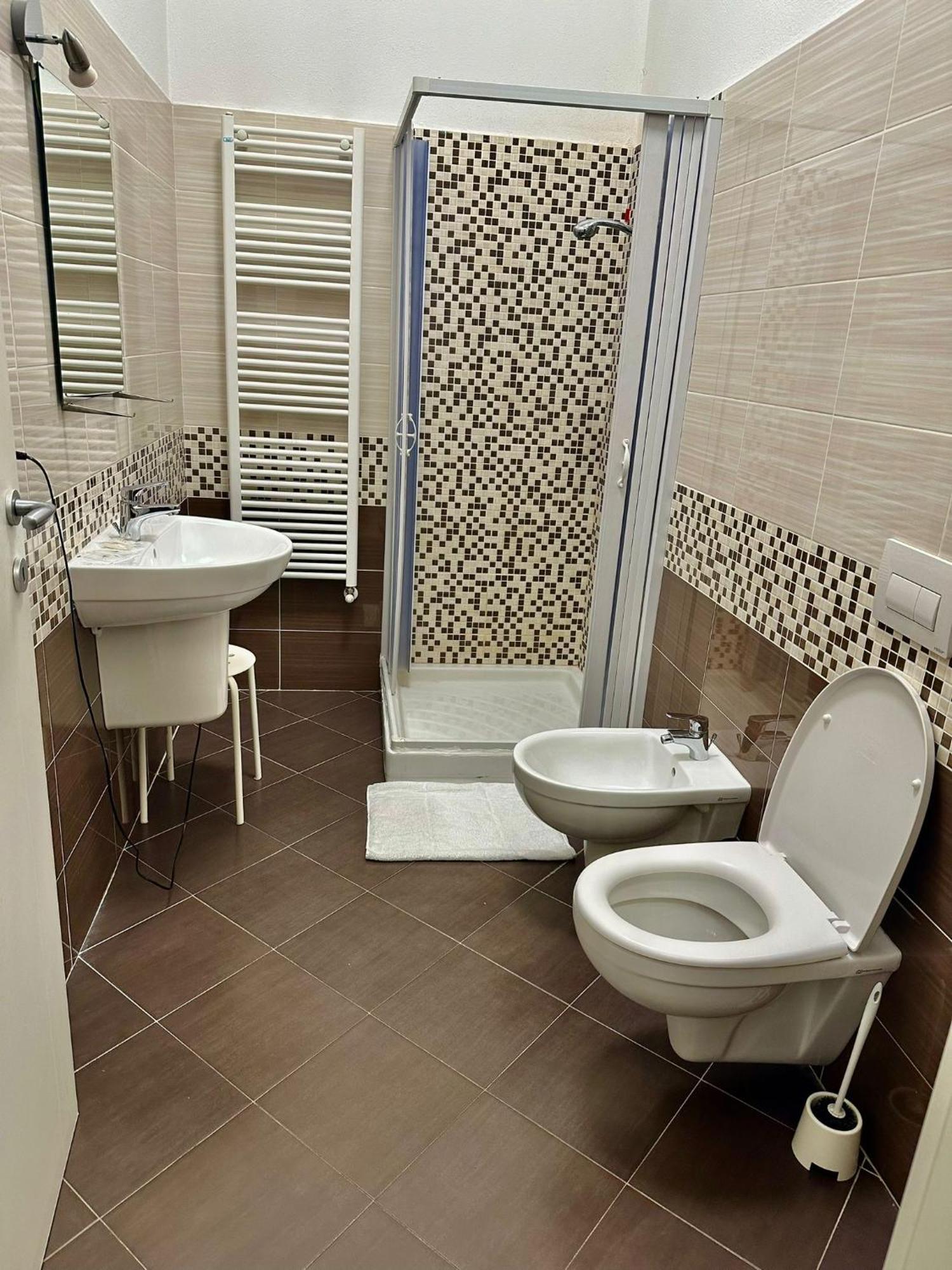 La Gloria Rho Private Rooms Only المظهر الخارجي الصورة