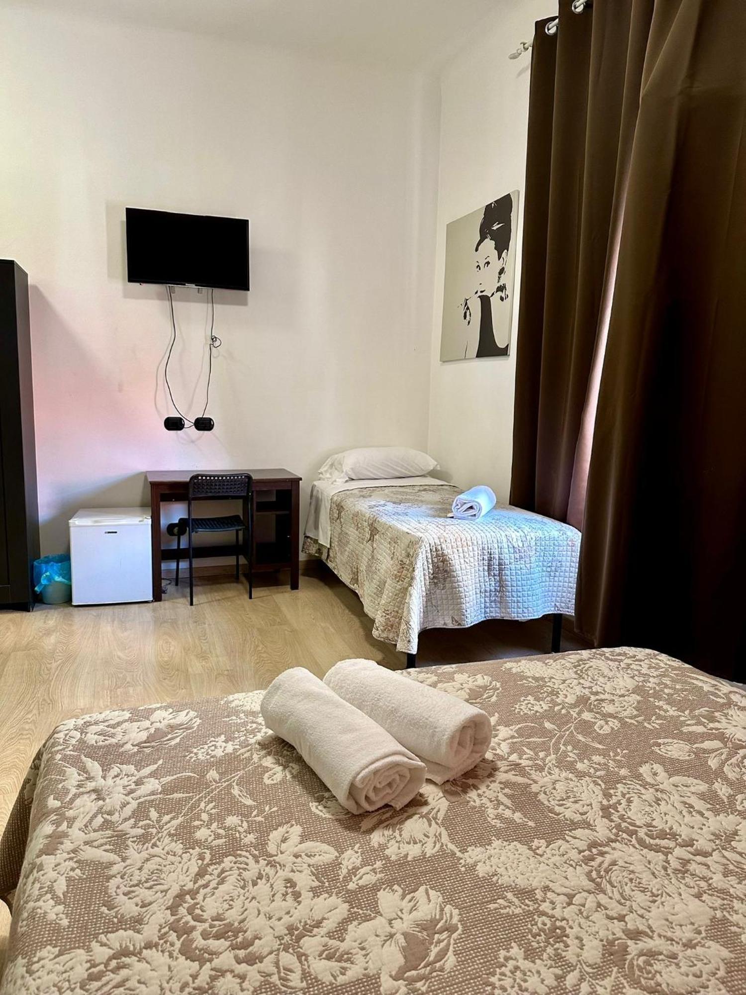 La Gloria Rho Private Rooms Only المظهر الخارجي الصورة